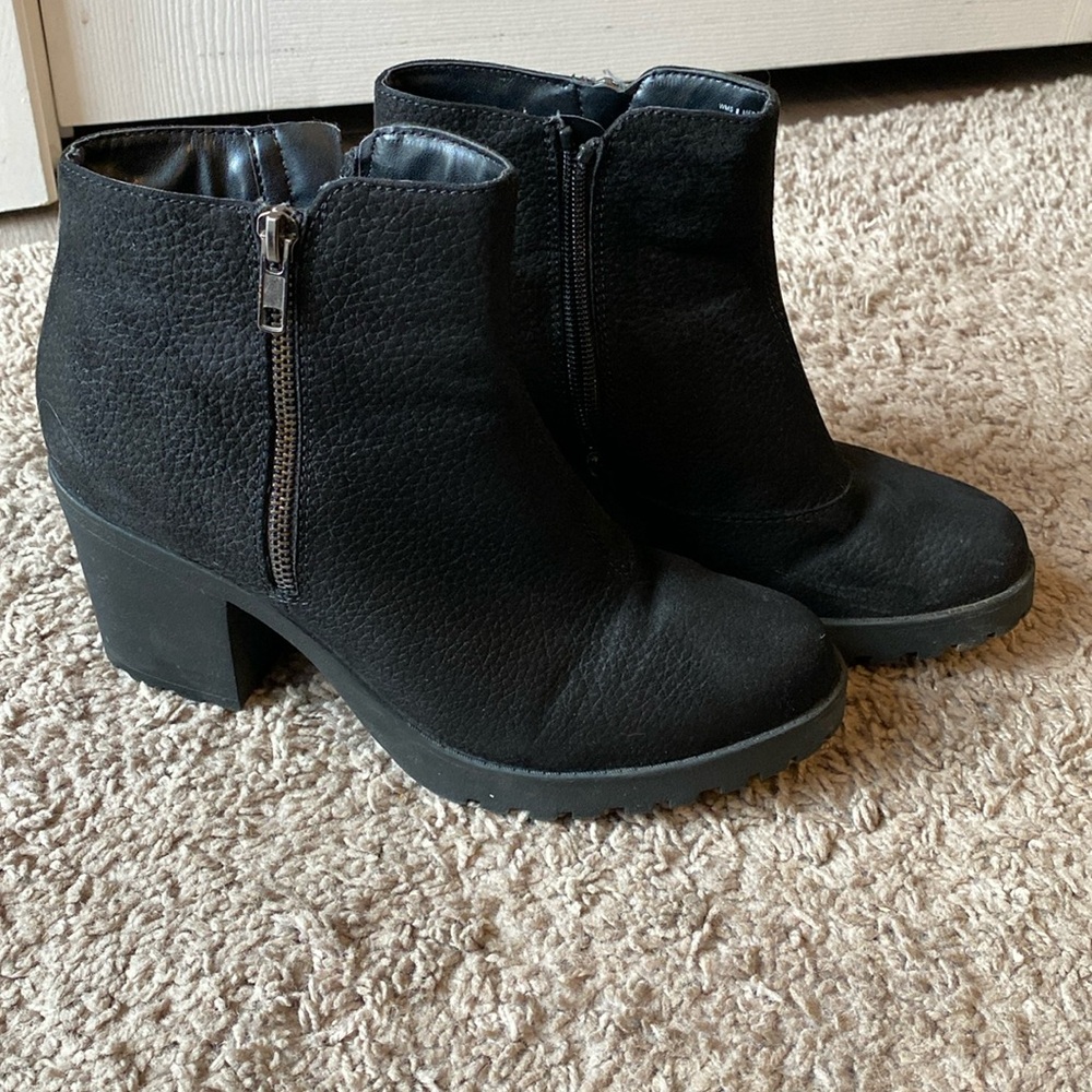 So black heeled boots sz 8
